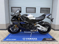 Yamaha R1M s dárkem zdarma